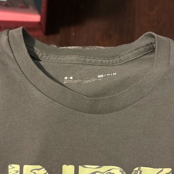 Under Armour Stacked Logo Fill T-Shirt - Mossy Taupe. Size Medium. - Picture 3 of 9